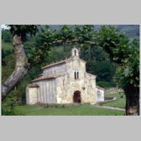 Iglesia prerrománica de San Salvador de Valdediós en Asturias, photo Gerd Eichmann, Wikipedia.jpg